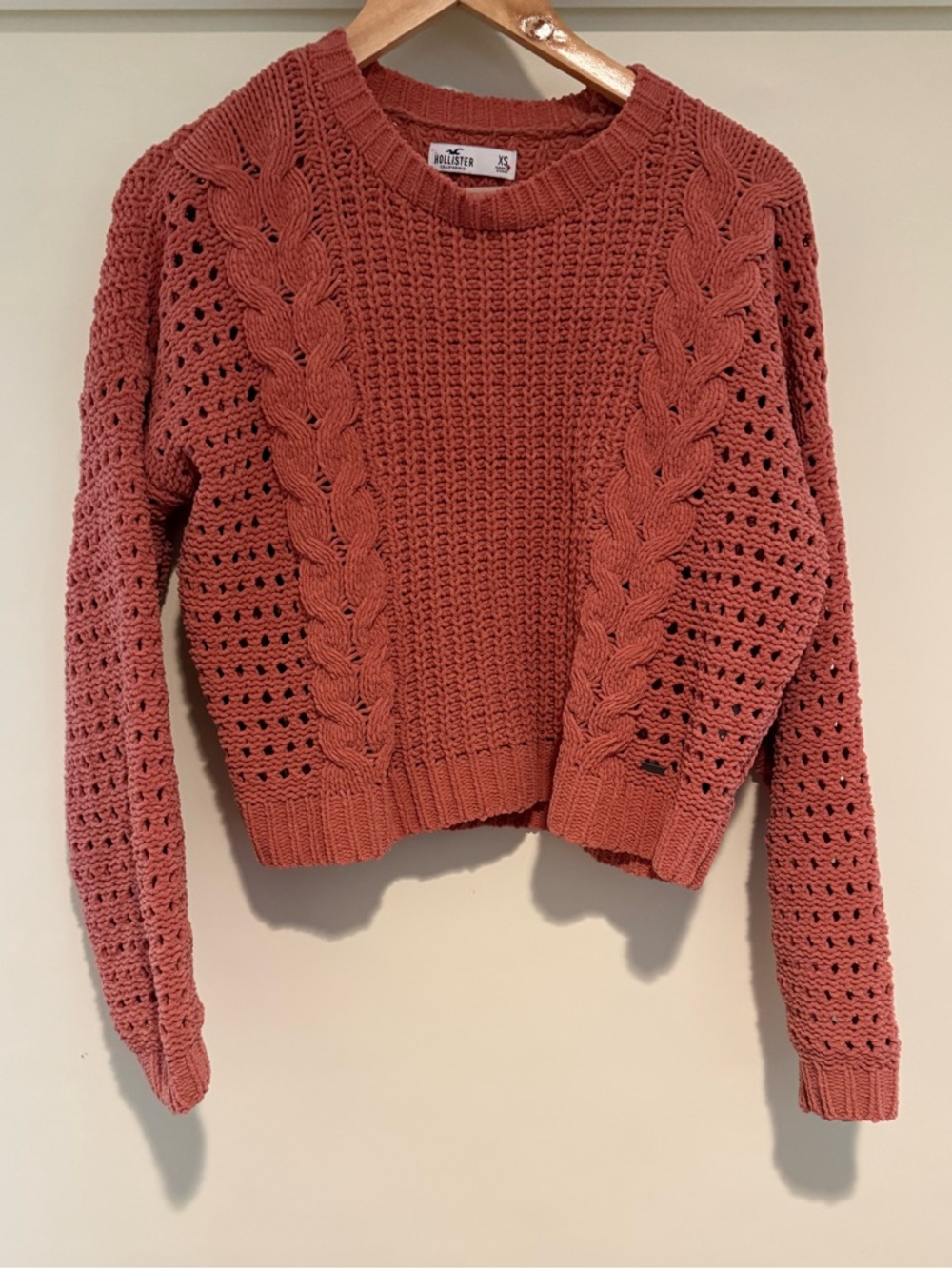 Hollister Cable Knit Cropped Chunky Coral Sweater, size xs
